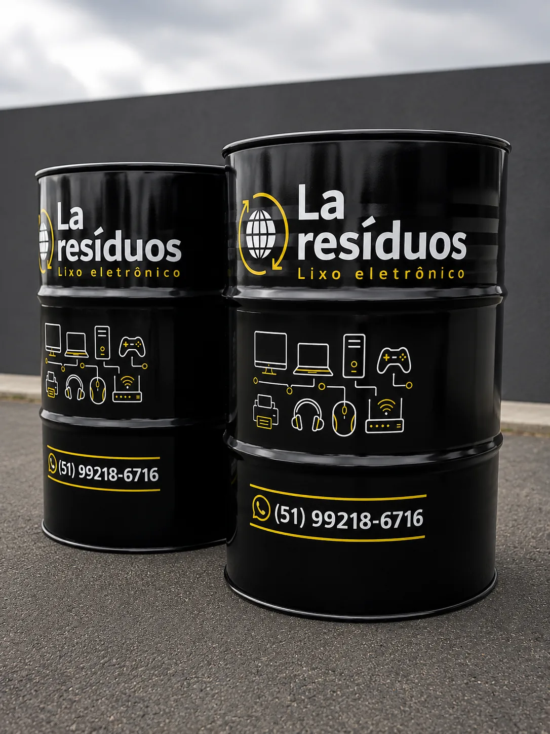 Coletores da LA Resíduos identificados, prontos para instalação em condomínios